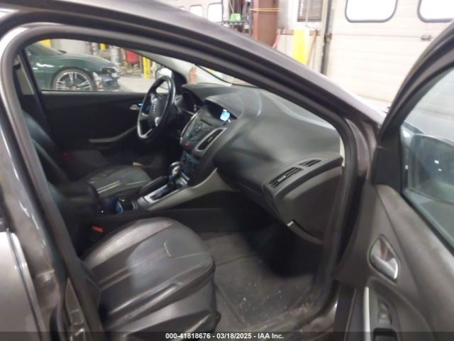1FADP3K28EL318859 Ford FOCUS SE