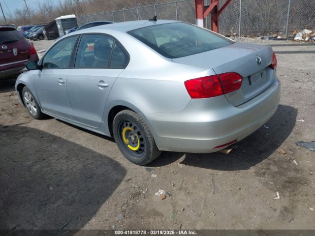 2014 VOLKSWAGEN JETTA SEDAN 3VWLL7AJ9EM301324 Photo 2