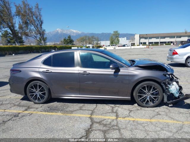 4T1T11AK2NU701442 Toyota CAMRY SE