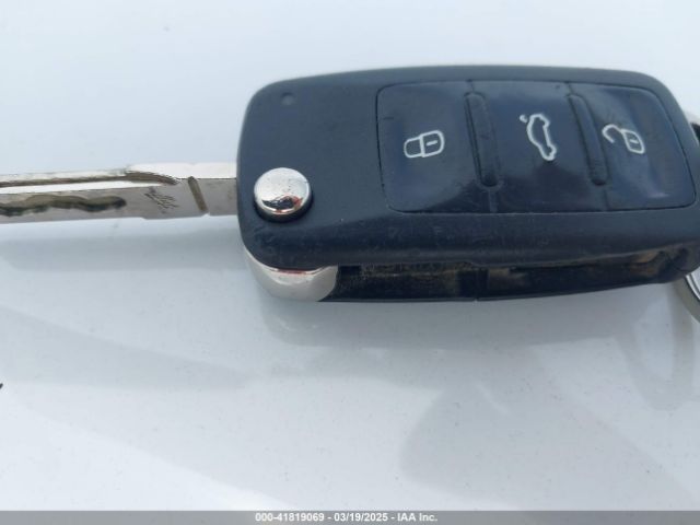 WVGAV7AX0FW067970 Volkswagen TIGUAN SE