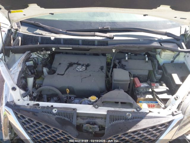 5TDXK3DC2FS660741 Toyota Sienna Se 8 Passenger