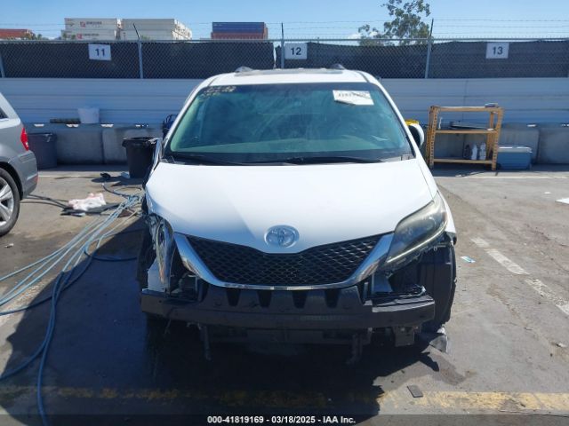 5TDXK3DC2FS660741 Toyota Sienna Se 8 Passenger