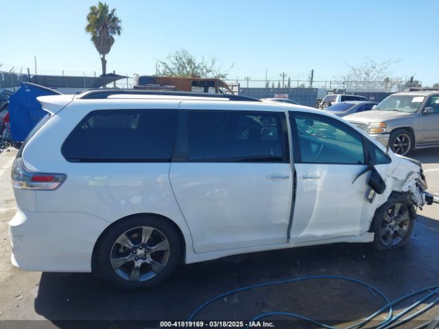 5TDXK3DC2FS660741 Toyota Sienna Se 8 Passenger