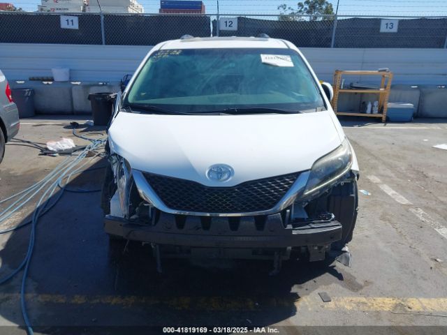 5TDXK3DC2FS660741 Toyota Sienna Se 8 Passenger