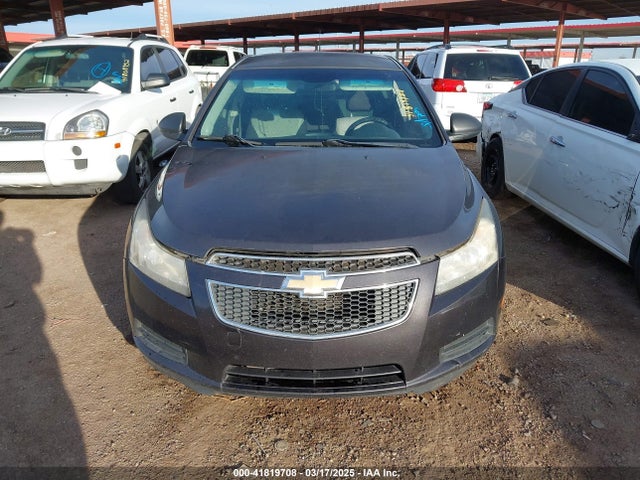 1G1PA5SHXE7285812 Chevrolet Cruze Ls Auto