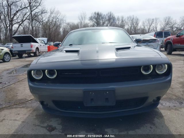 2C3CDZAG4JH309957 Dodge Challenger Sxt
