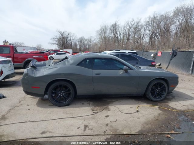 2C3CDZAG4JH309957 Dodge Challenger Sxt