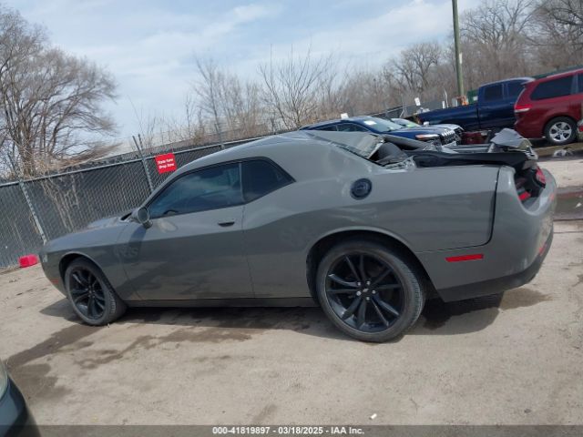 2C3CDZAG4JH309957 Dodge Challenger Sxt
