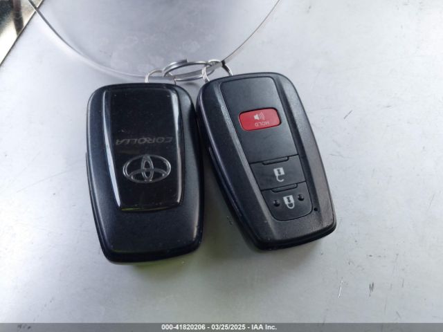 JTND4MBE3N3188178 Toyota COROLLA SE