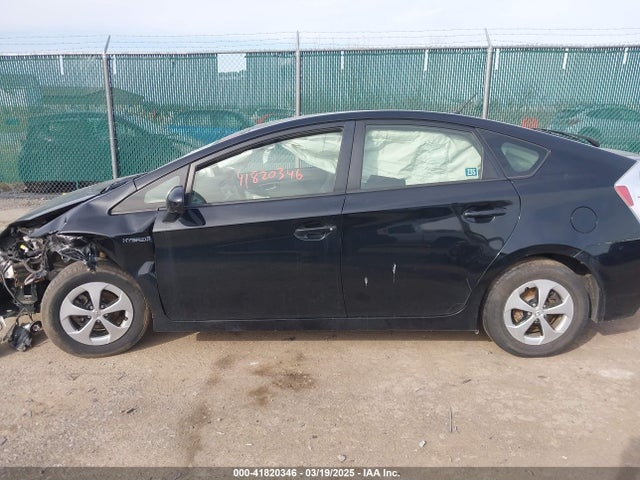 Toyota Prius Two 2014 JTDKN3DU2E0362685 Image 13