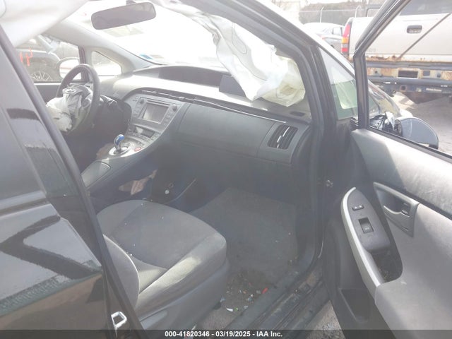 Toyota Prius Two 2014 JTDKN3DU2E0362685 Image 5