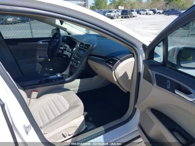 3FA6P0H77JR142828 Ford FUSION SE