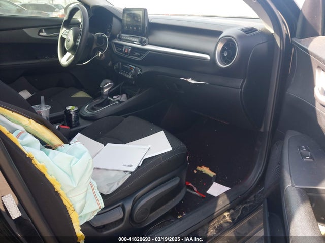 3KPF24ADXKE137521 KIA Forte Lxs