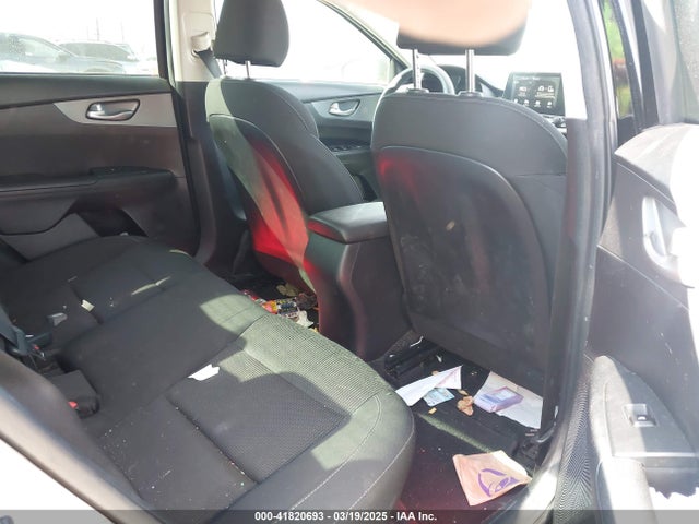 3KPF24ADXKE137521 KIA Forte Lxs