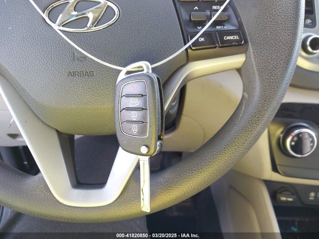 KM8J33A41HU327540 Hyundai TUCSON SE
