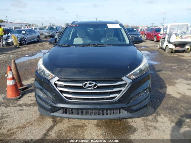 KM8J33A41HU327540 Hyundai TUCSON SE
