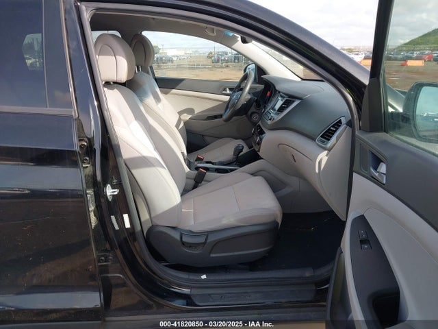 KM8J33A41HU327540 Hyundai TUCSON SE