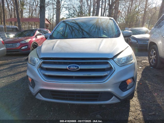 1FMCU0GD4HUE38563 Ford ESCAPE SE