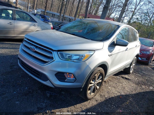 1FMCU0GD4HUE38563 Ford ESCAPE SE