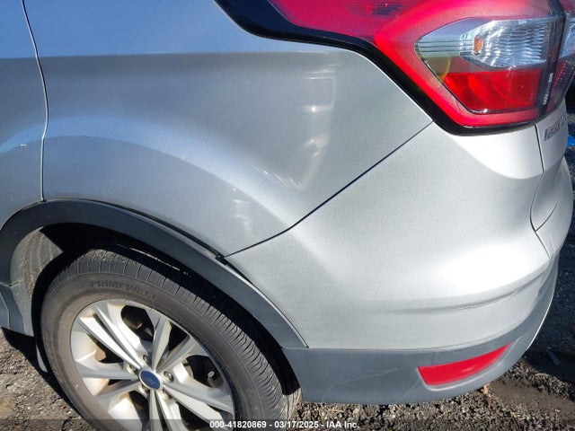 1FMCU0GD4HUE38563 Ford ESCAPE SE
