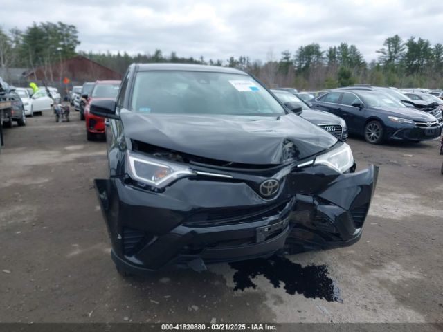 2T3BFREV2JW737696 Toyota RAV4 LE
