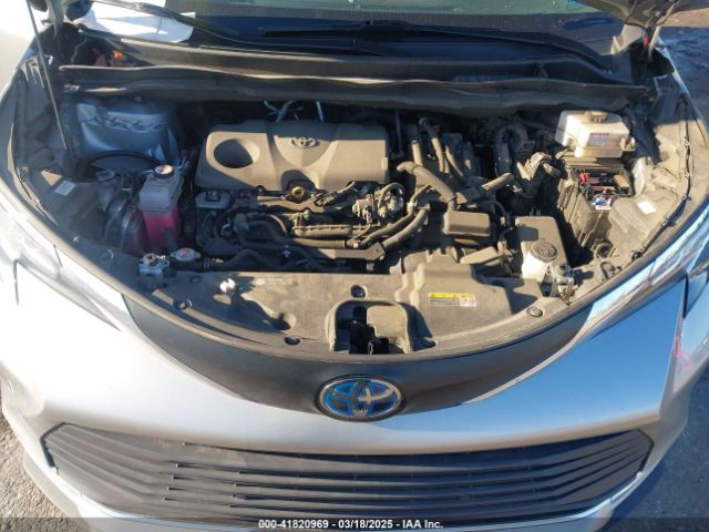 5TDJRKEC9NS088219 Toyota SIENNA XLE