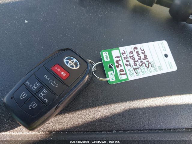 5TDJRKEC9NS088219 Toyota SIENNA XLE