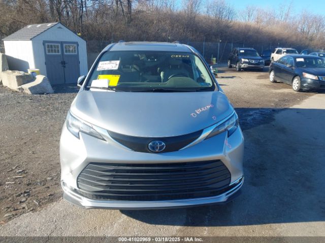 5TDJRKEC9NS088219 Toyota SIENNA XLE