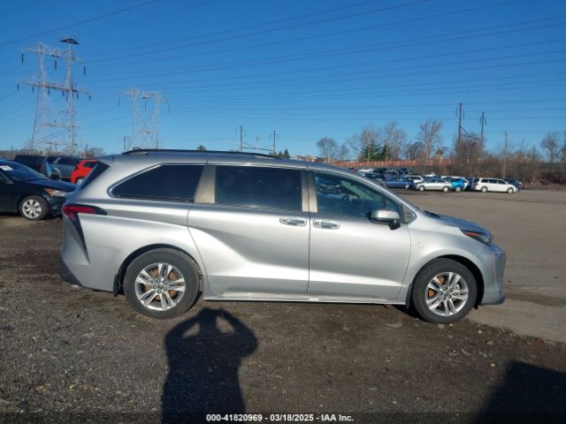 5TDJRKEC9NS088219 Toyota SIENNA XLE