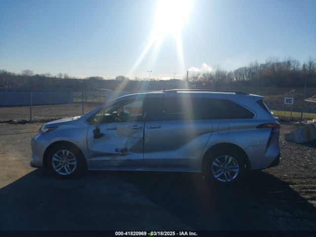 5TDJRKEC9NS088219 Toyota SIENNA XLE