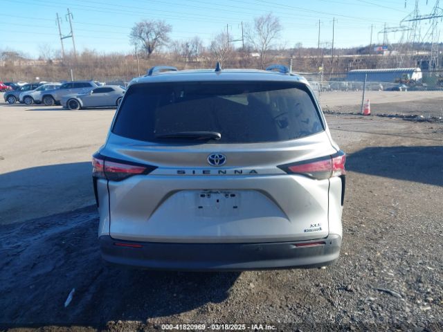 5TDJRKEC9NS088219 Toyota SIENNA XLE