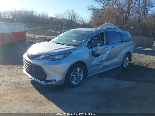 5TDJRKEC9NS088219 Toyota SIENNA XLE