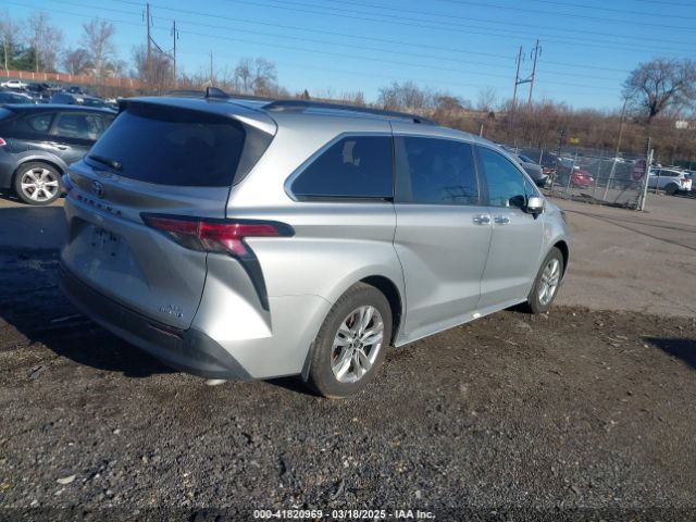 5TDJRKEC9NS088219 Toyota SIENNA XLE