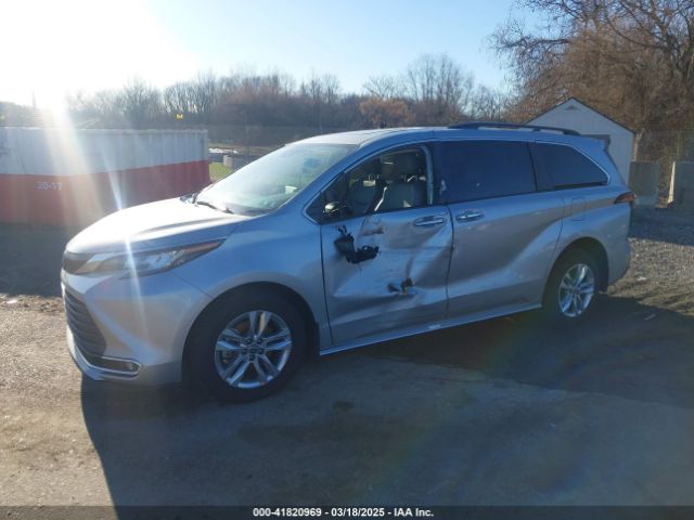 5TDJRKEC9NS088219 Toyota SIENNA XLE