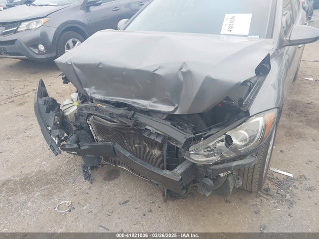 5NPD74LF9JH350235 Hyundai ELANTRA SE