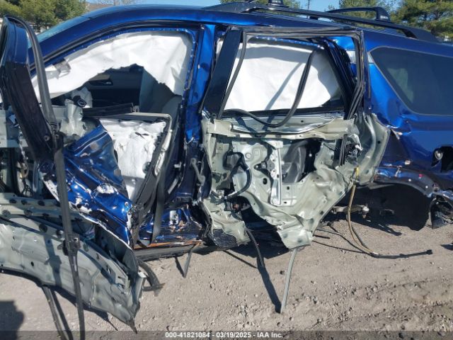 5N1DR3BC8NC217216 Nissan Pathfinder Sv 4wd