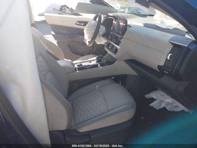 5N1DR3BC8NC217216 Nissan Pathfinder Sv 4wd