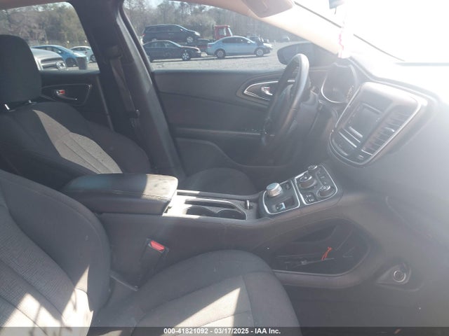 Chrysler 200 Limited 2015 1C3CCCAB2FN695796 Image 5