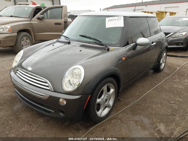 2006 MINI COOPER WMWRC33506TK71183 Photo 1