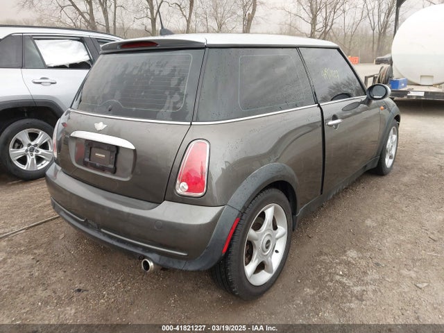 2006 MINI COOPER WMWRC33506TK71183 Photo 3