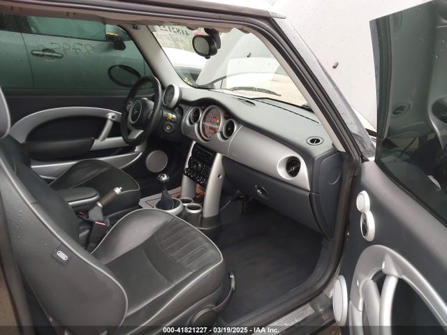 2006 MINI COOPER WMWRC33506TK71183 Photo 4