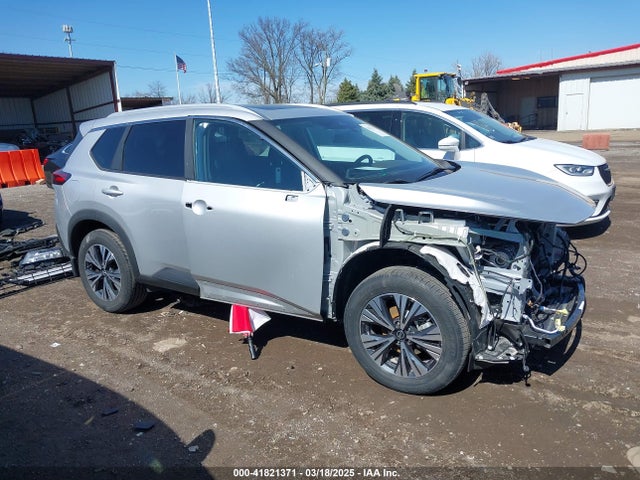 5N1BT3BA9PC878215 Nissan Rogue Sv Fwd