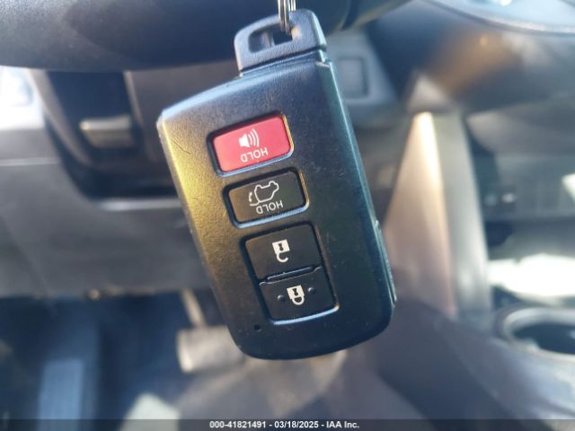 JTMWFREV9JJ200629 Toyota Rav4 Xle