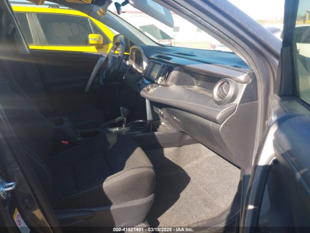JTMWFREV9JJ200629 Toyota Rav4 Xle