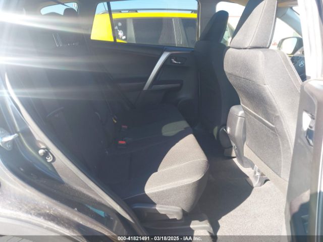 JTMWFREV9JJ200629 Toyota Rav4 Xle