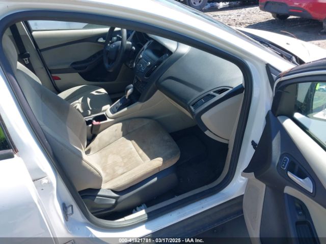 1FADP3K28JL256423 Ford FOCUS SE