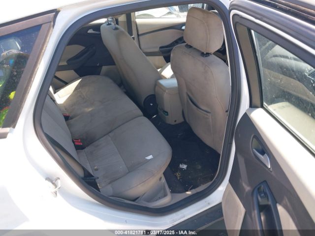 1FADP3K28JL256423 Ford FOCUS SE
