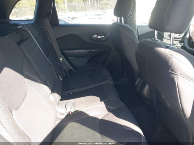 1C4PJMCS7FW538376 Jeep Cherokee Latitude