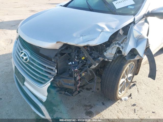 KM8SM4HF9HU255646 Hyundai Santa Fe Se