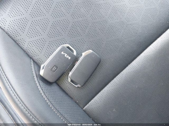 KNDER2AA2S7701292 KIA SELTOS EX